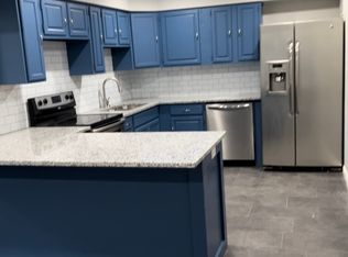 9004 E 73rd St, Raytown, MO 64133