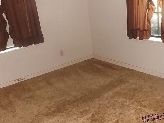 5th image of 443 N Post St