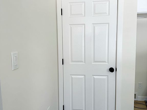 Washer/Dryer Closet