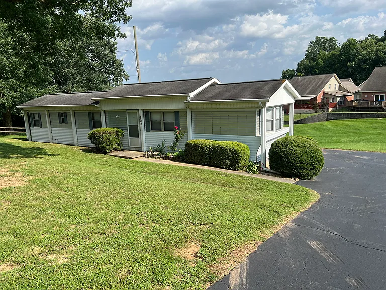 302 Myers Rd — Photo 1