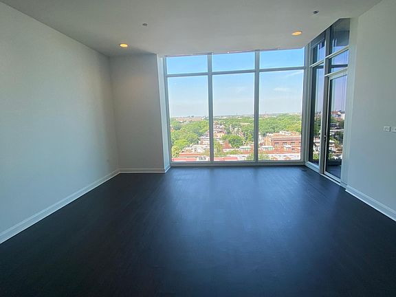 2nd image of 2470 N Lincoln Ave #1015
