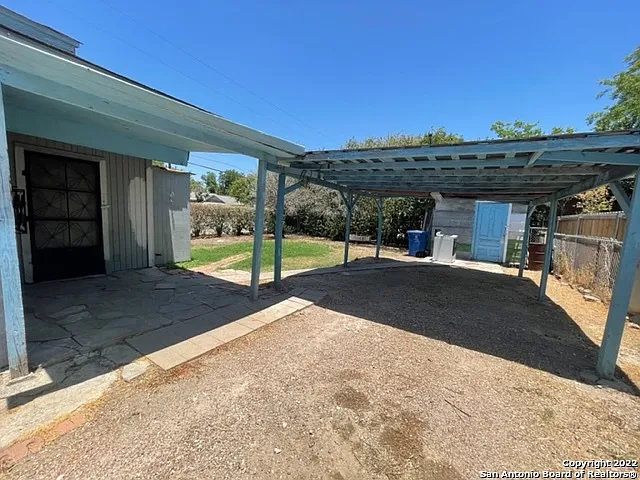 2 bed, 1.0 bath, 759 sqft, $975 — Photo 2