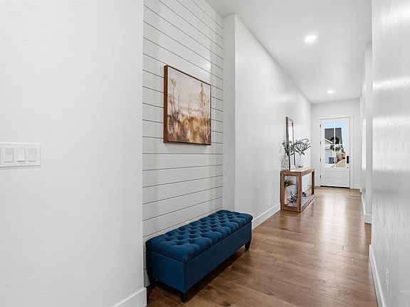 5th image of 262 W Moray St