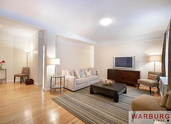 Sold by Warburg | media 6