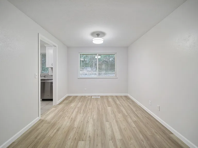 4323 Glen Terra Dr SE — Photo 9