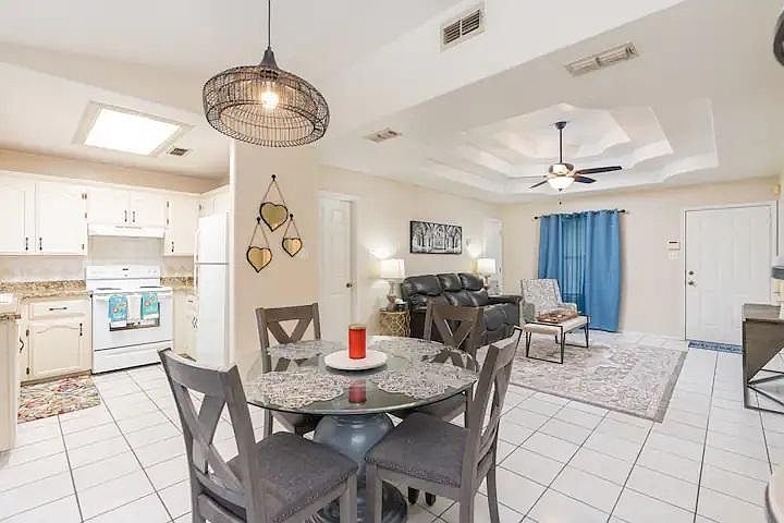 1st image of 903 Lexington Cir #2