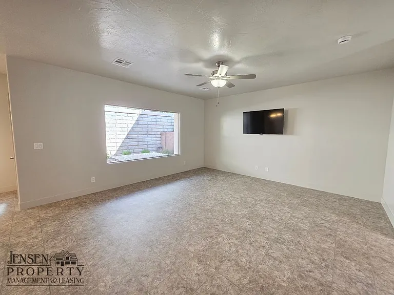 528 S Riverbed Dr — Photo 14