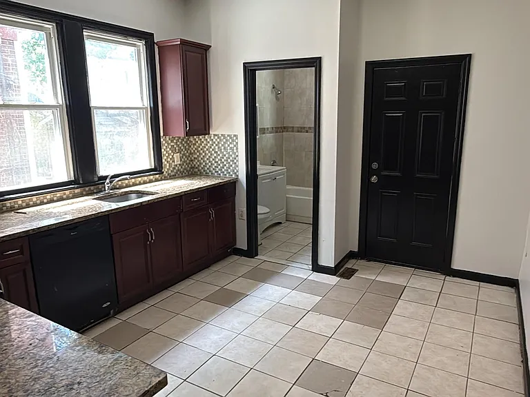 43 Treacy Ave #A — Photo 4