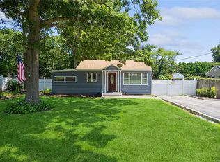 334 Carnation Dr, Shirley, NY 11967