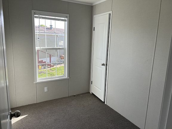 5th image of 544 W Elm St #203