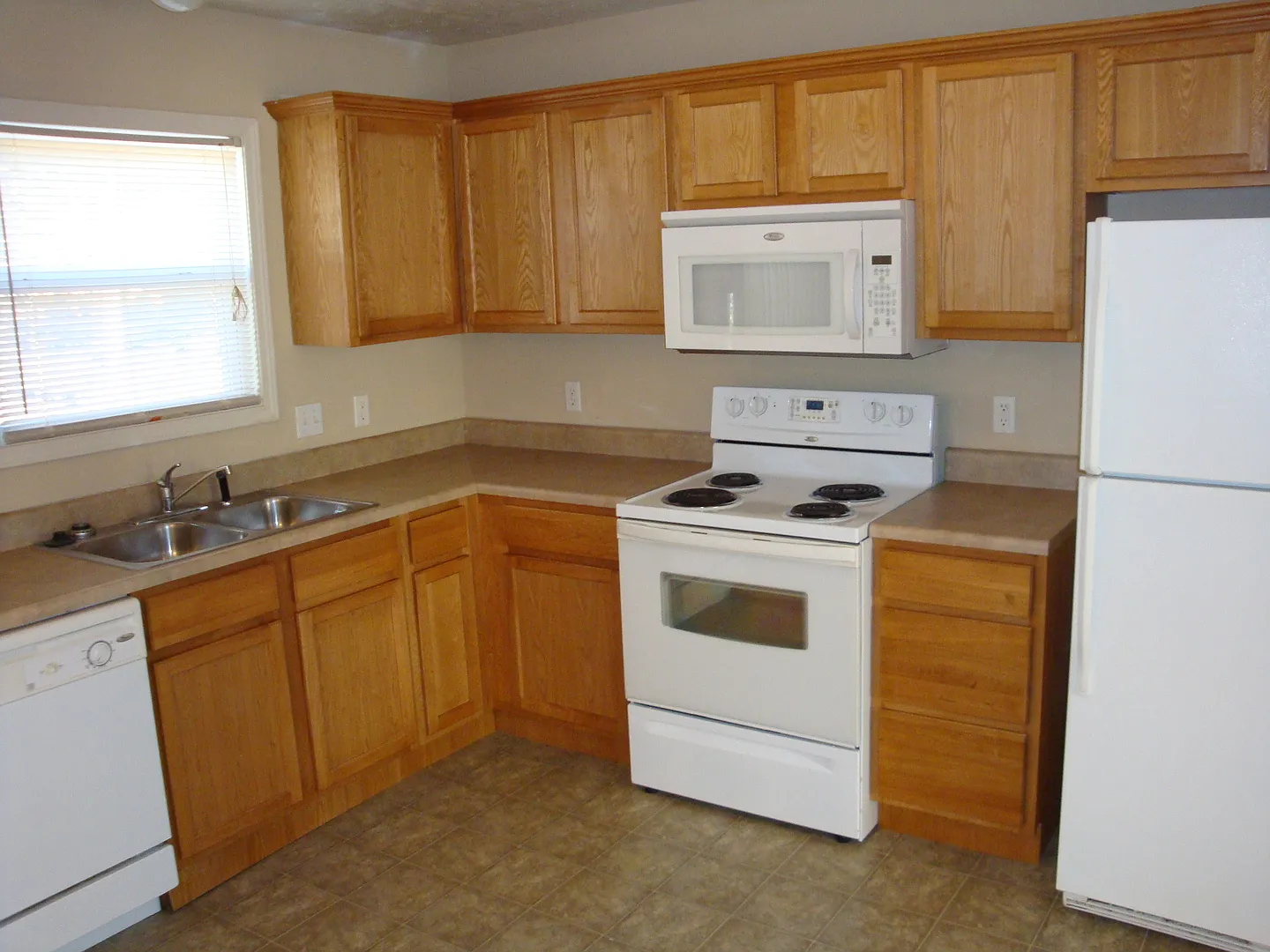 Single-Family Home in Merriam Woods — Photo 2