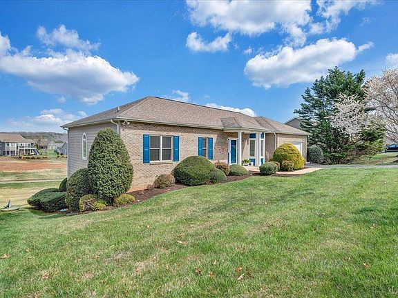 2nd image of 1114 8th Fairway Ln