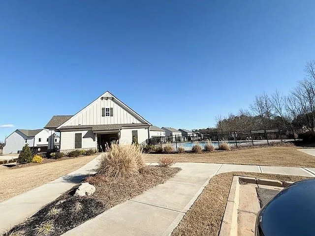 5 bed, 4.0 bath, 2800 sqft, $3,200 — Photo 4