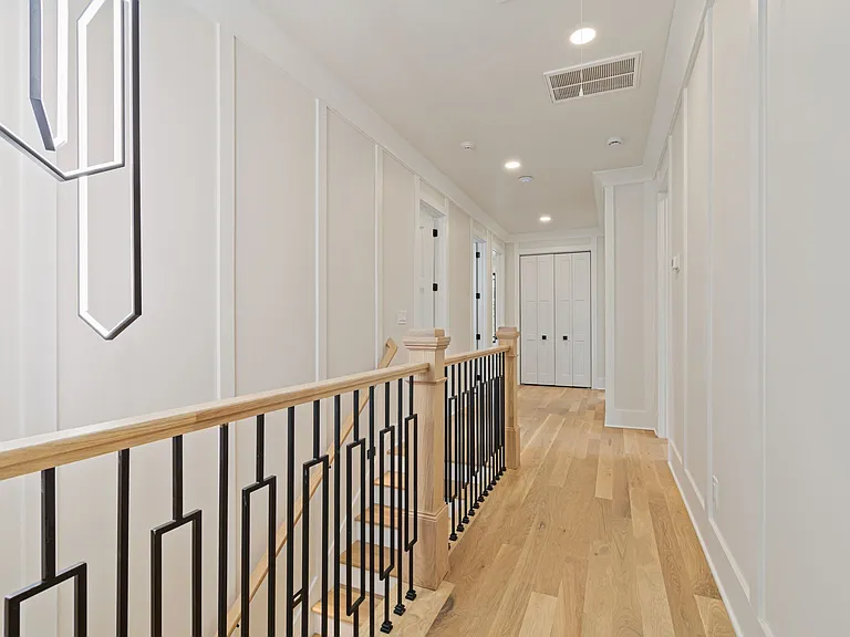 1240 Kenmore Pl — Photo 38