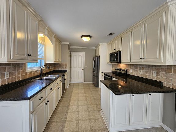 3rd image of 3924 Henricks Hill Dr