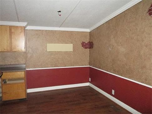 5th image of 208 S Vine St