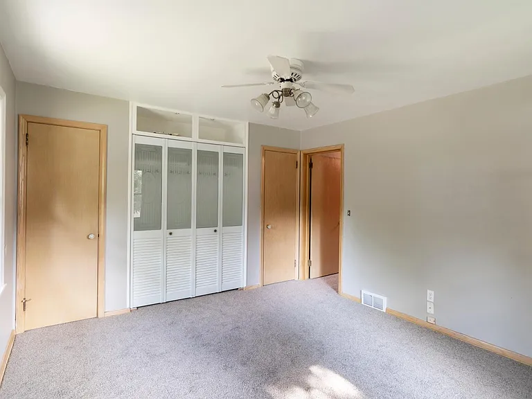 2241 Oxford St N #1 — Photo 5