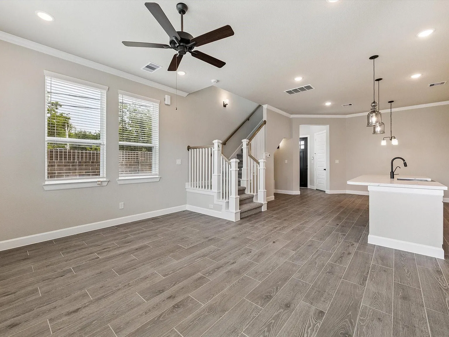 3 bed, 2.5 bath, 1842 sqft, $2,399 — Photo 4