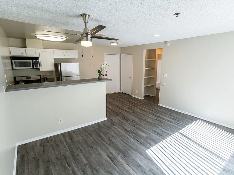 700 S. Berendo Ave — Photo 39