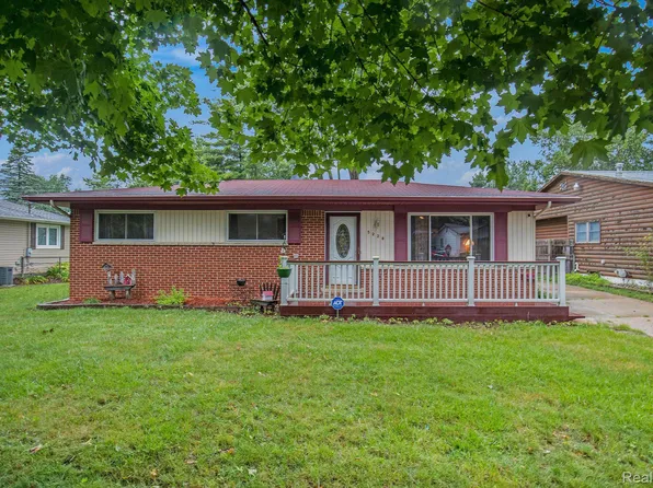 5228 Don Shenk Dr, Swartz Creek, MI 48473