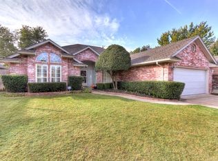 108 Kings Ct, Edmond, OK 73013