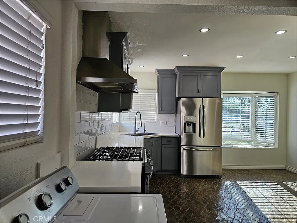 3 bed, 1163 sqft, $3,800 — Photo 3