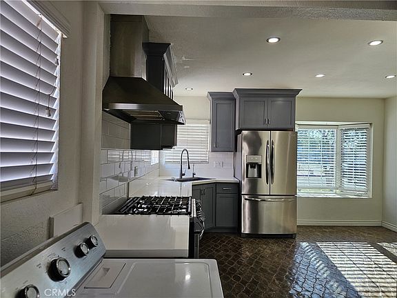 3rd image of 3180 Easy Ave