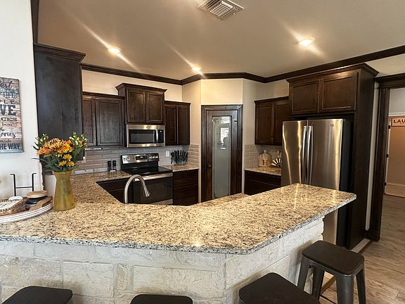 3rd image of 8482 Lynx Ln