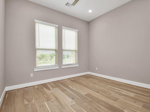 4th image of 314 Queen Sude Ln