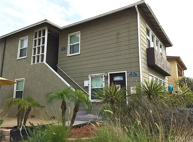 2202 & 2204 Barbour Court
