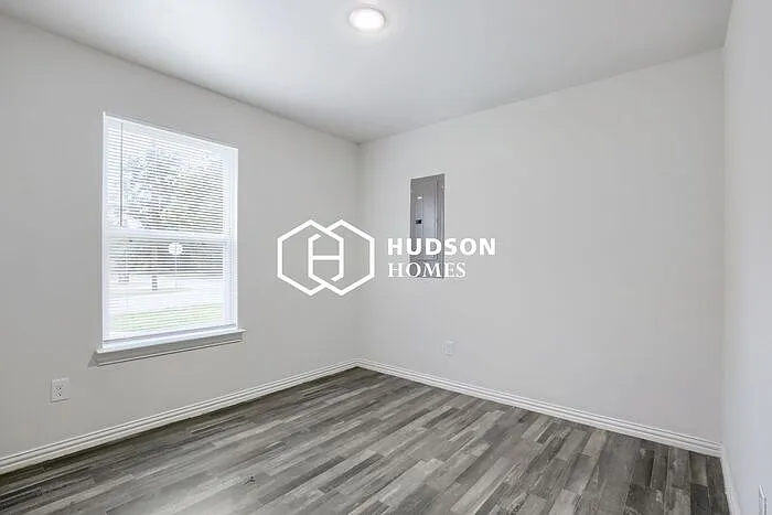 201 E Culver St — Photo 9