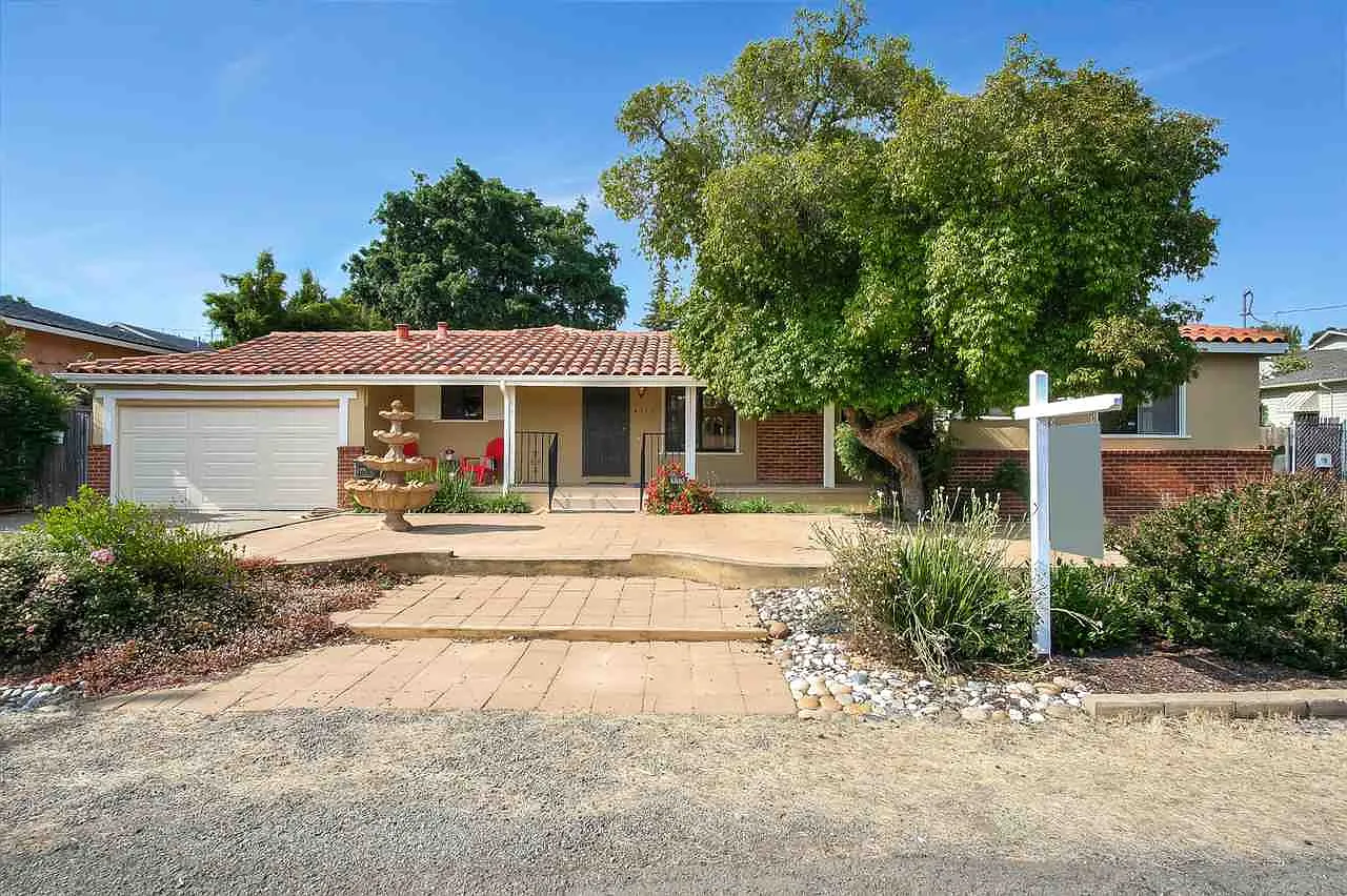 4310 Edwards Ln photo 1