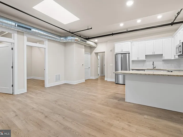30 W Broad St #5 — Photo 22