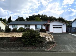2200 La Canada Dr, Roseburg, OR 97471