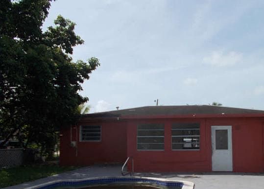 2nd image of 621 NE 171st St