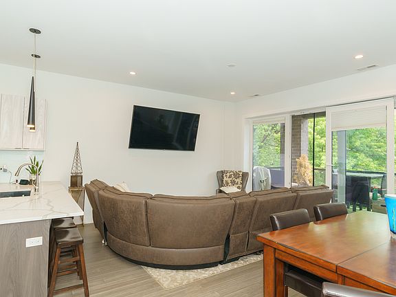 5th image of 4858 N Kenmore Ave #2N