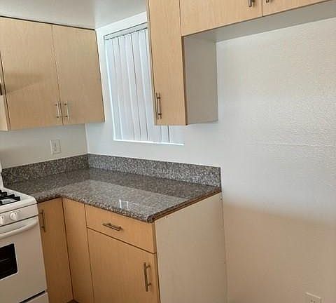 4th image of 420 Salem St APT 106