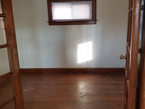 5th image of 136 Waltham St