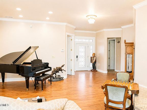 3rd image of 2453 N KEYSTONE Drive