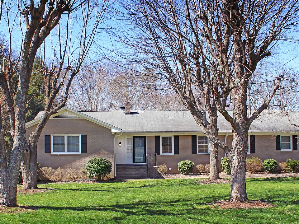 1st image of 700 Fairidge Dr
