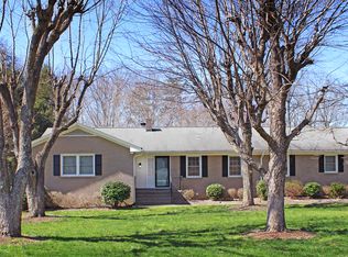 700 Fairidge Dr, Jamestown, NC 27282