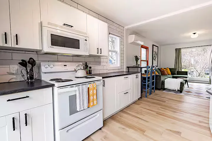 3228 Beresford Rd — Photo 4