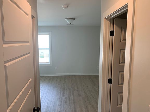 5th image of 739 Northern Village Ct