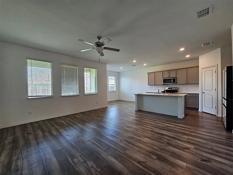 1216 Smoketree Ln — Photo 3