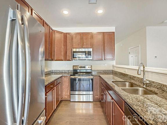 4th image of 5008 Spring Arbor Ln