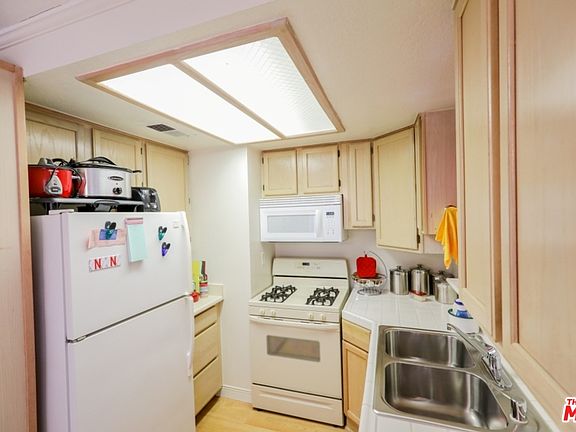 2nd image of 410 W 220th St Unit 13