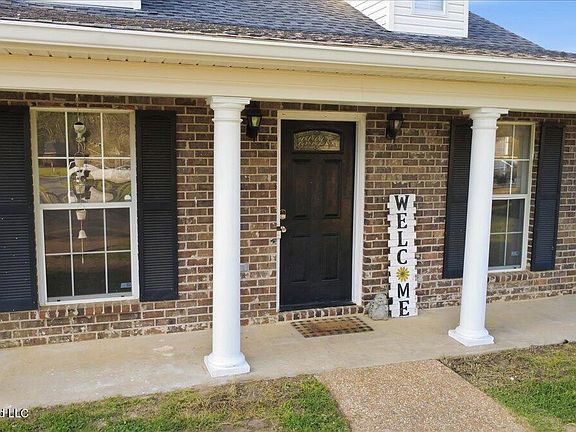2nd image of 104 Oak Grove Ct