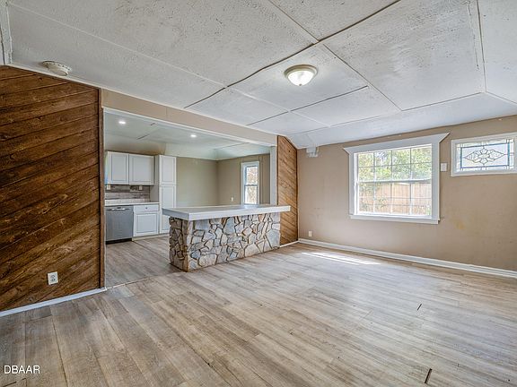2nd image of 1861 Golfview Blvd