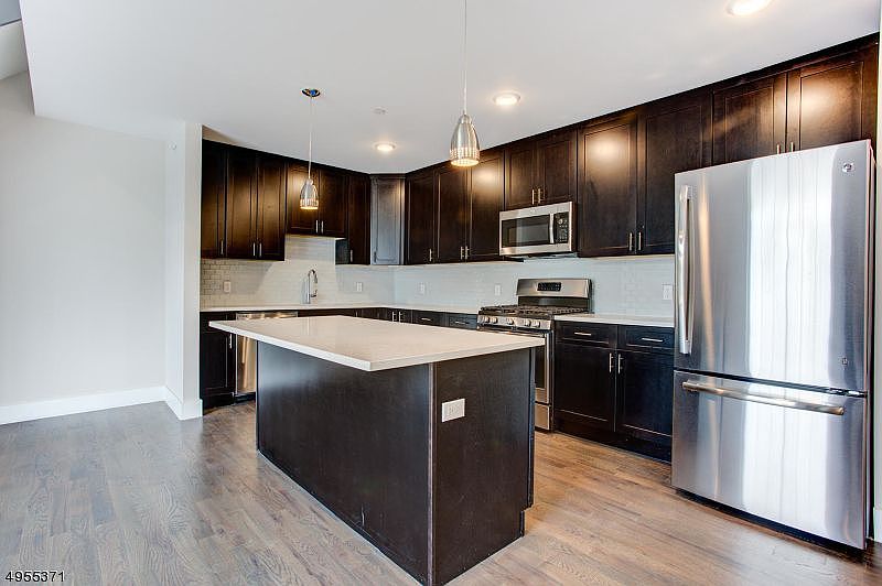 1st image of 59 Willet St #12