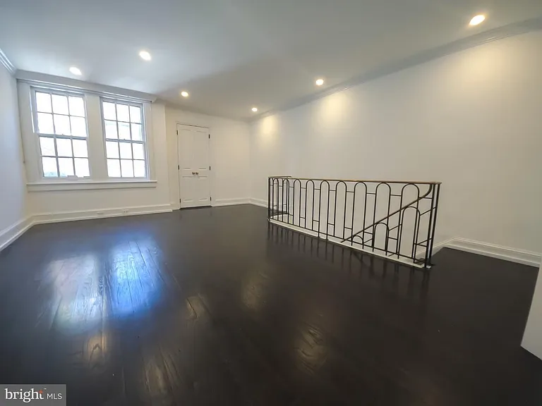 1915 Panama St — Photo 11